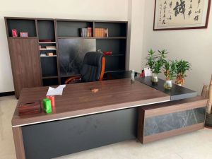昆明電腦桌、辦公桌回收、辦公椅，及現(xiàn)代家具回收，地毯以及各種辦回收、公用品等